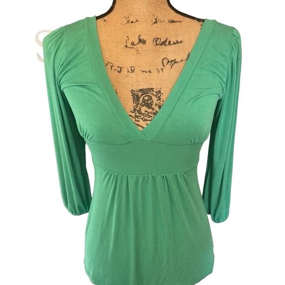 Wet Seal Juniors top. Super soft! V neck back and front. Size Small. - Picture 1 of 5